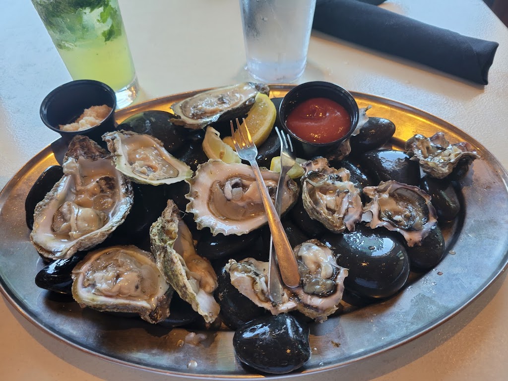 Oyster Shucker Craft & Draft | 650 Corey Ave, St Pete Beach, FL 33706, USA | Phone: (727) 256-1882