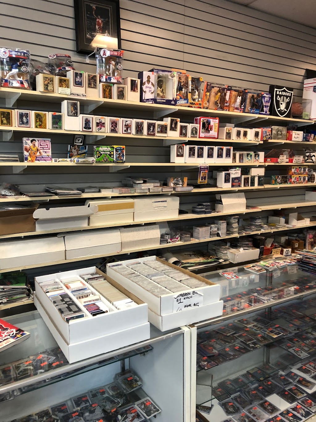 H R Sports Cards & Comics | 2231 10th St #1, Sacramento, CA 95818, USA | Phone: (916) 443-1415