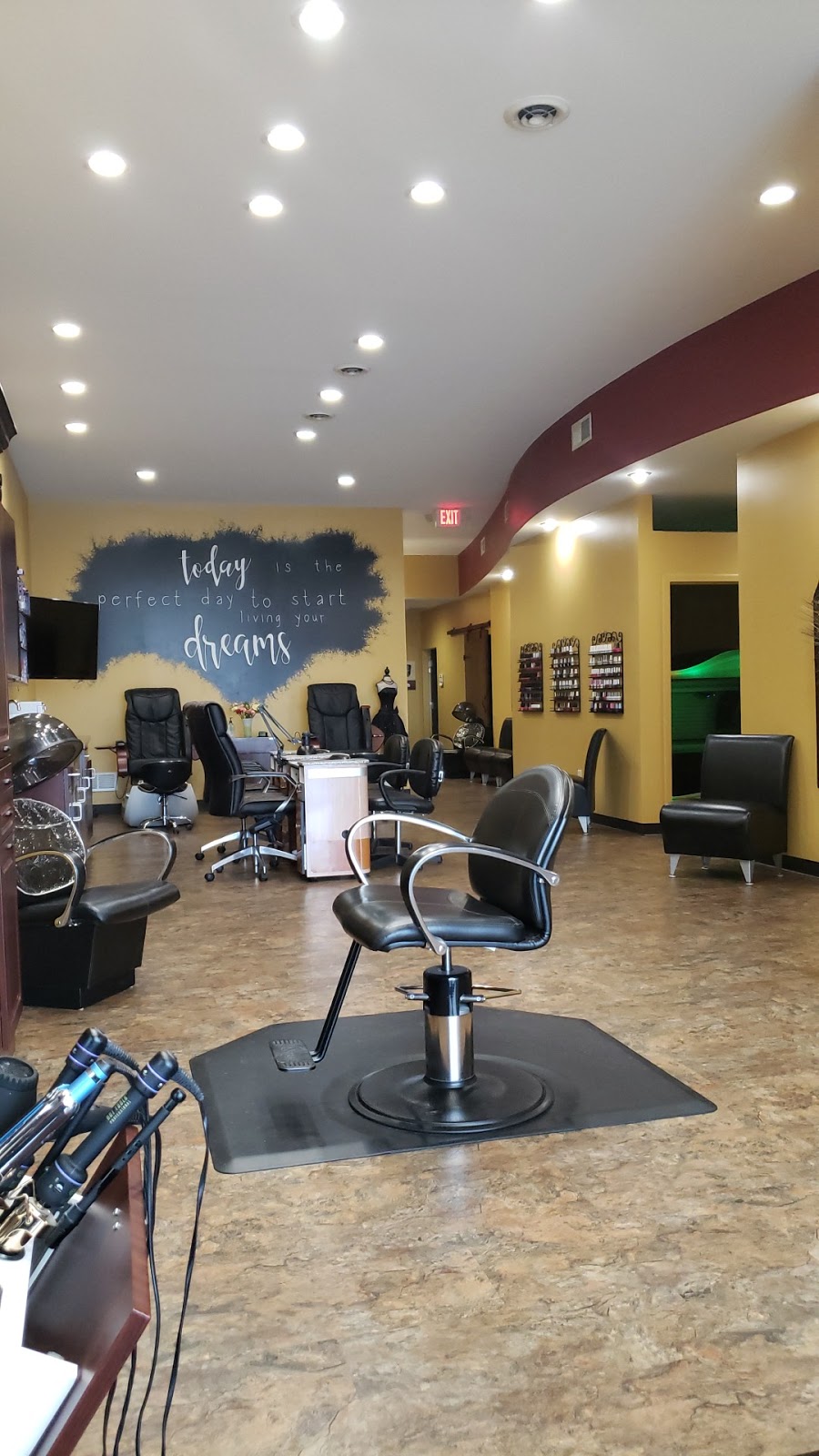 Carles Salon | 7925 Jessies Way, Hamilton, OH 45011, USA | Phone: (513) 844-2532