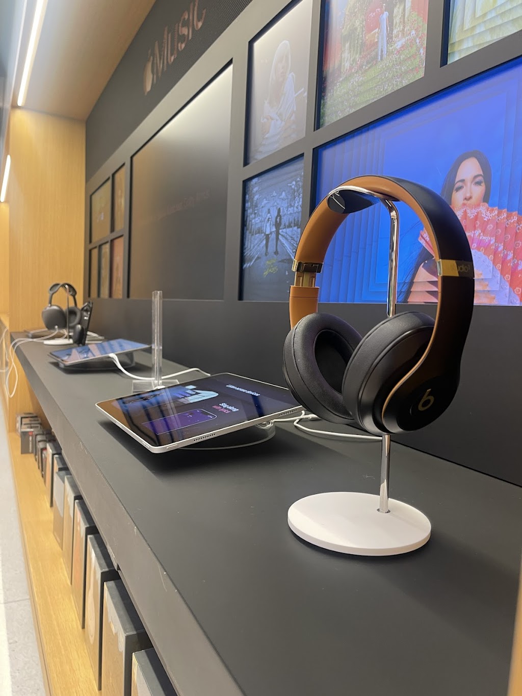 Apple Bridgewater | 400 Commons Way, Bridgewater, NJ 08807, USA | Phone: (908) 547-3800