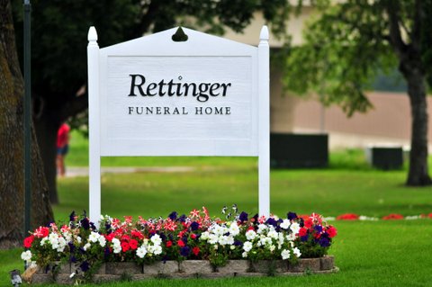 Rettinger Funeral Home | 425 Lake St, Long Lake, MN 55356, USA | Phone: (952) 473-6954