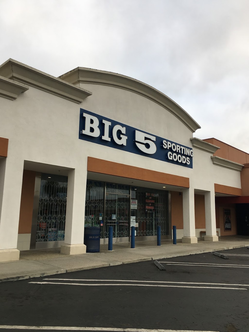 Big 5 Sporting Goods | 18621 Main St, Huntington Beach, CA 92648 | Phone: (714) 842-1201
