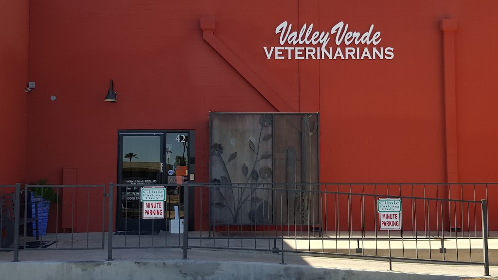 Valley Verde Veterinarians | 101 South La Cañada Drive #42, Green Valley, AZ 85614, USA | Phone: (520) 393-7387