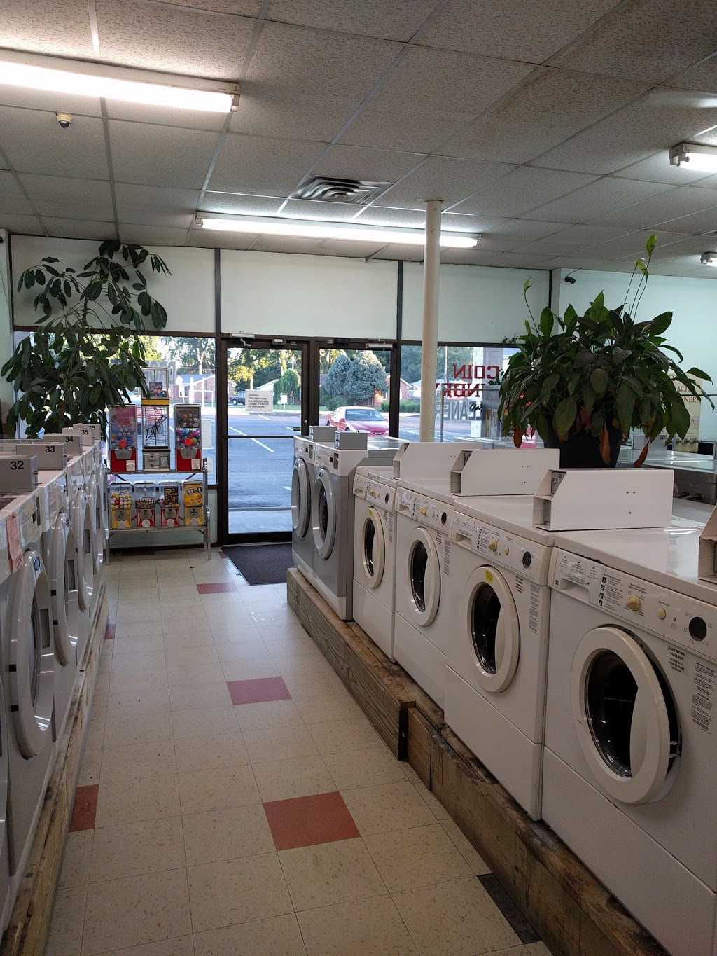 Carousel Laundry | 9303 New La Grange Rd, Louisville, KY 40242, USA | Phone: (502) 426-8419