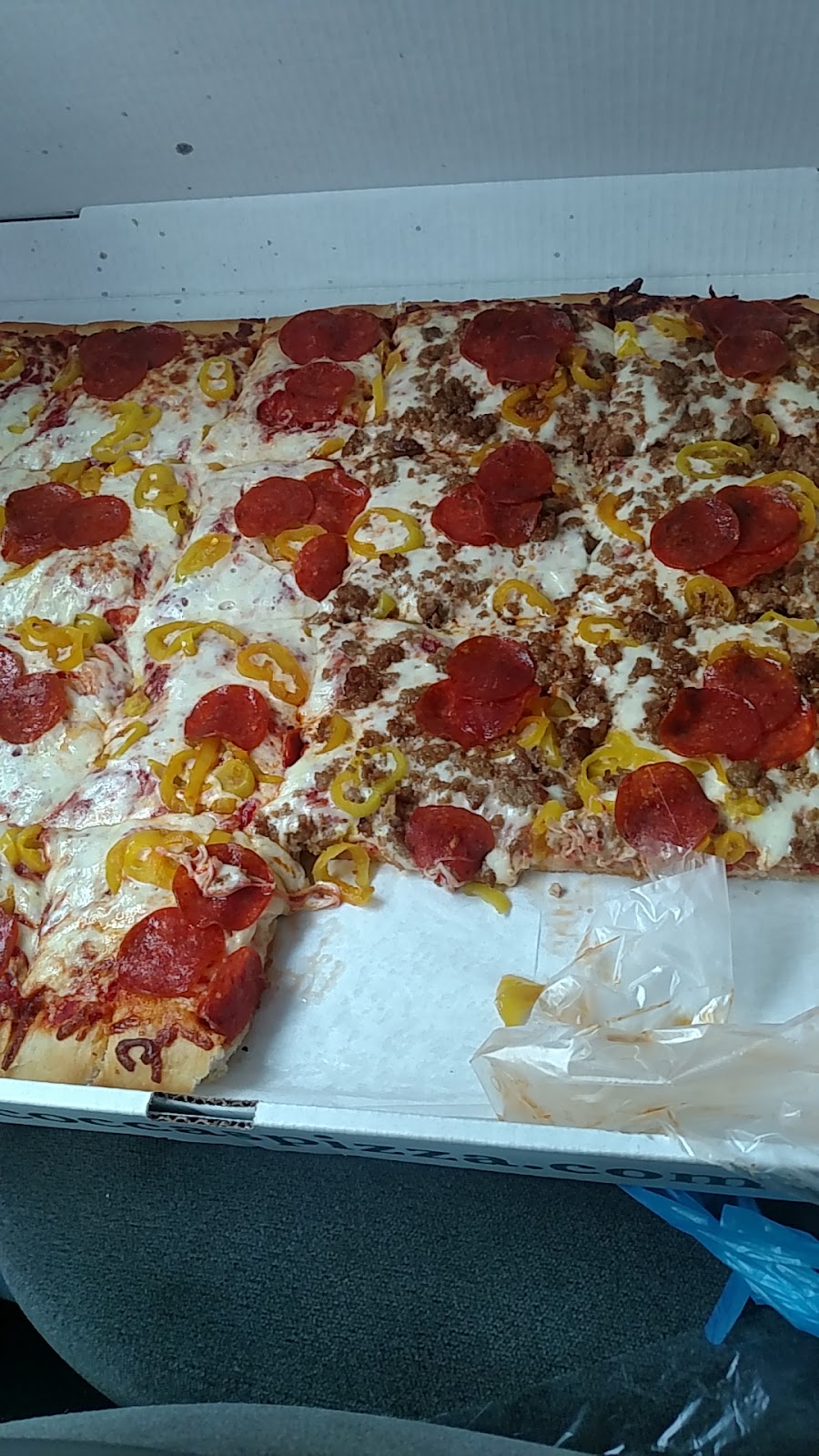 Coccas Pizza | 18 E McKinley Way, Youngstown, OH 44514, USA | Phone: (330) 757-7555