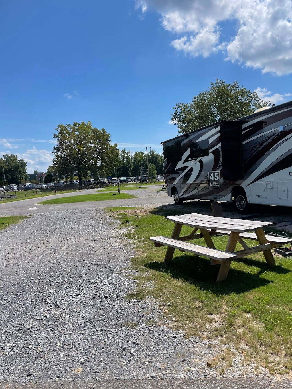 Graceland RV Park & Campground | 3691 Elvis Presley Blvd, Memphis, TN 38116, USA | Phone: (901) 396-7125