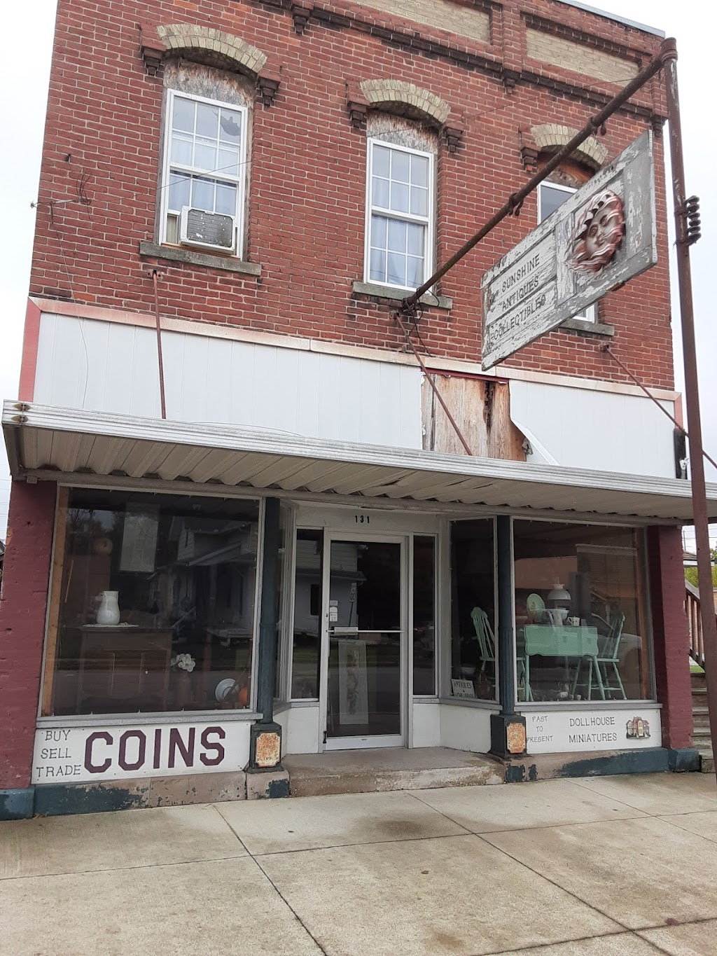 S & J Antiques Collectibles | 131 N Main St, Wolcottville, IN 46795, USA | Phone: (260) 993-2398