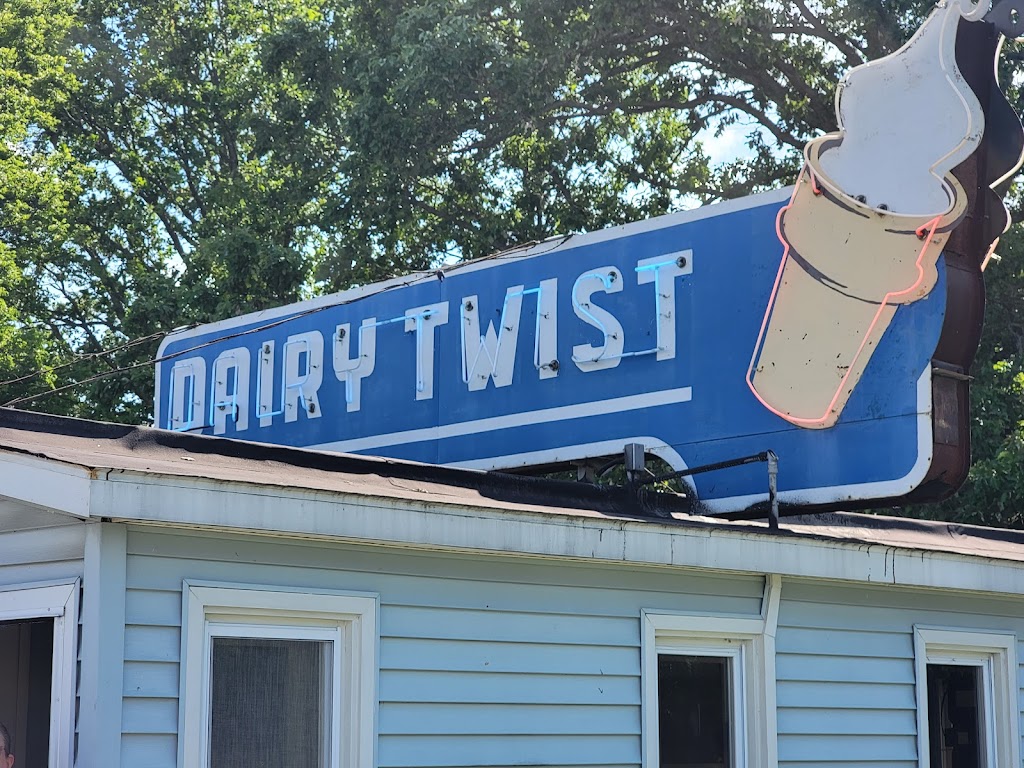 Dairy Twist | 45721 US-20, Oberlin, OH 44074, USA | Phone: (440) 774-8111