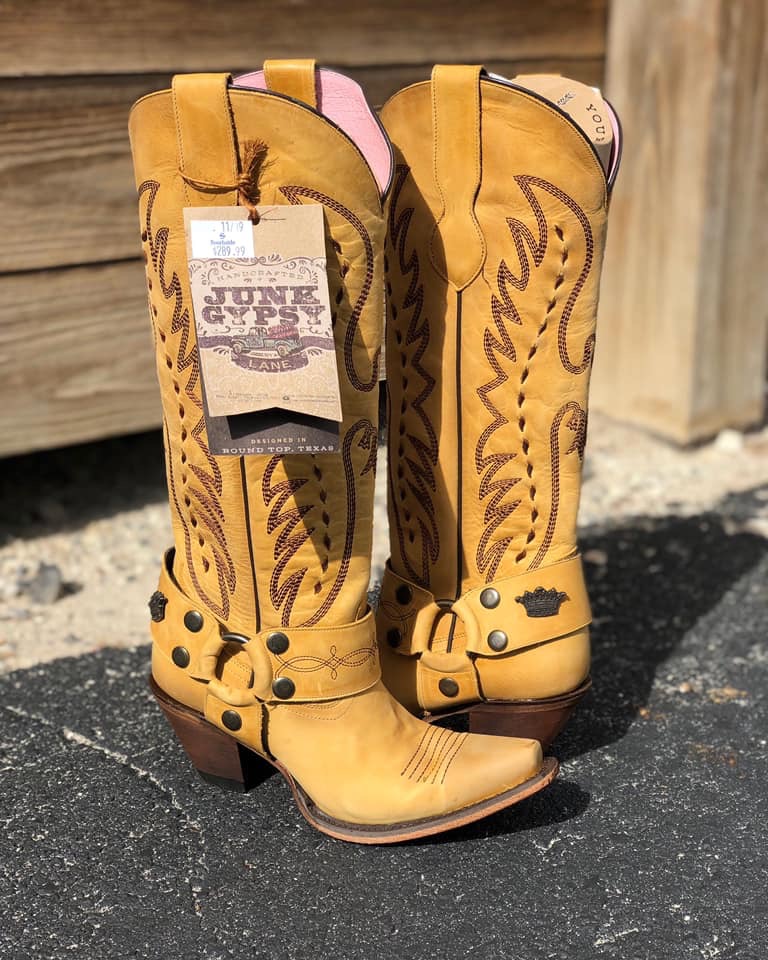 Russell’s Western Wear | 3014 James L Redman Pkwy, Plant City, FL 33566, USA | Phone: (813) 624-6362