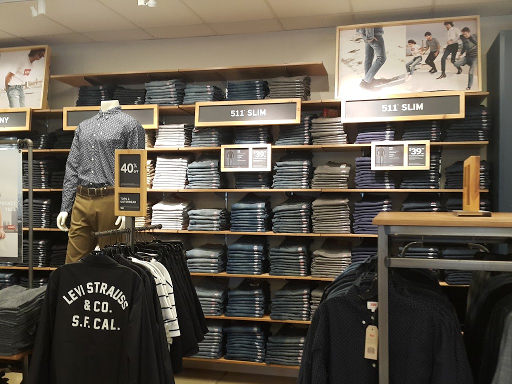 Levi’s Outlet Store | 549 S Chillicothe Rd Suite 392, Aurora, OH 44202, USA | Phone: (330) 562-4902