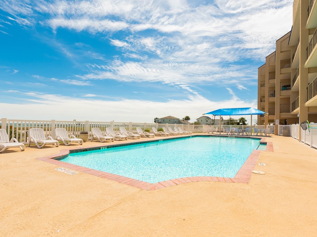 Laguna Reef Condominium | 1021 S Water St, Rockport, TX 78382, USA | Phone: (361) 729-1742