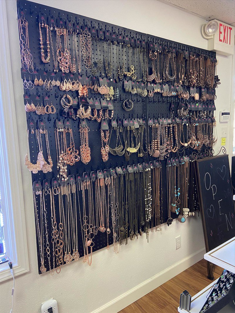 $5 Bling Shop | 800 3rd St, Highland, IL 62249, USA | Phone: (618) 701-9077