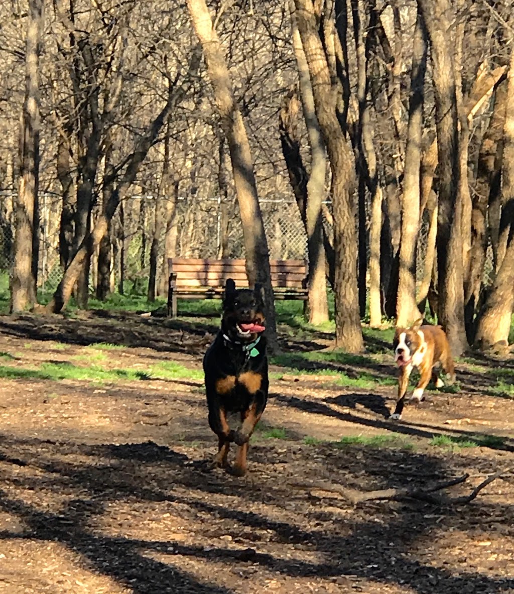 Tails N Trails Dog Park | 950 SE Green Oaks Blvd, Arlington, TX 76018, USA | Phone: (817) 459-5474