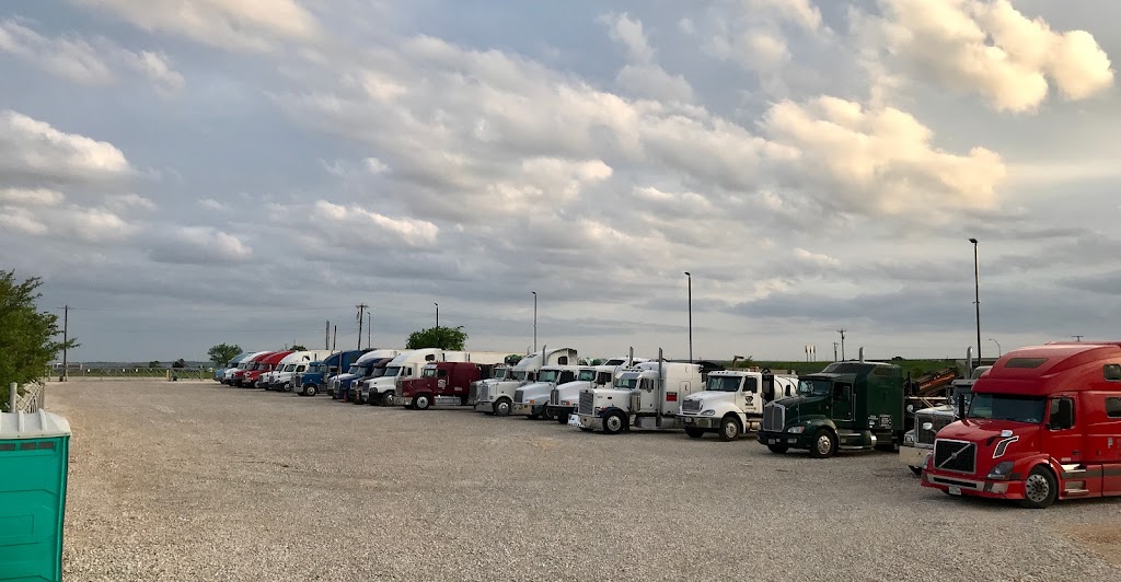 Premier Truck Parking | 2001 Co Rd 118, Hutto, TX 78634, USA | Phone: (512) 716-9047