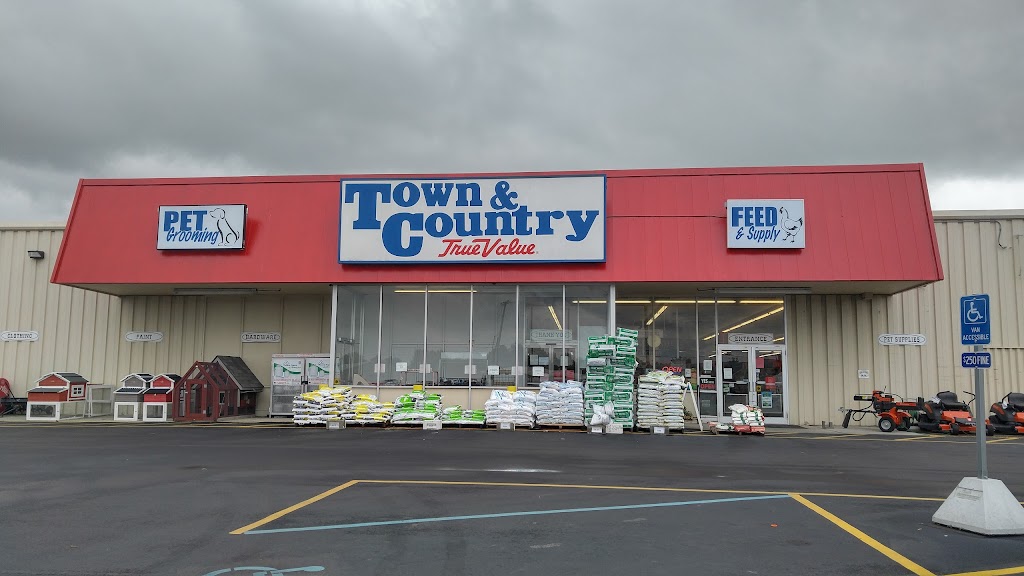 Town And Country Stores | 1210 E High St, Bryan, OH 43506, USA | Phone: (419) 636-8696