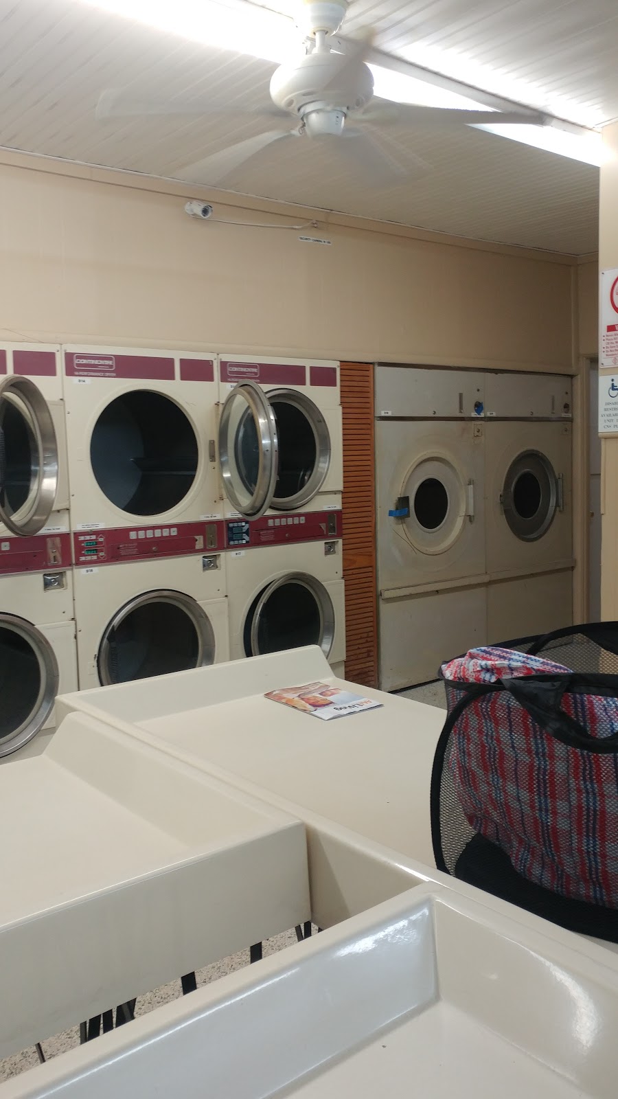 Bayshore Laundromat | 1305 Bayshore Blvd, Dunedin, FL 34698, USA | Phone: (727) 776-0673