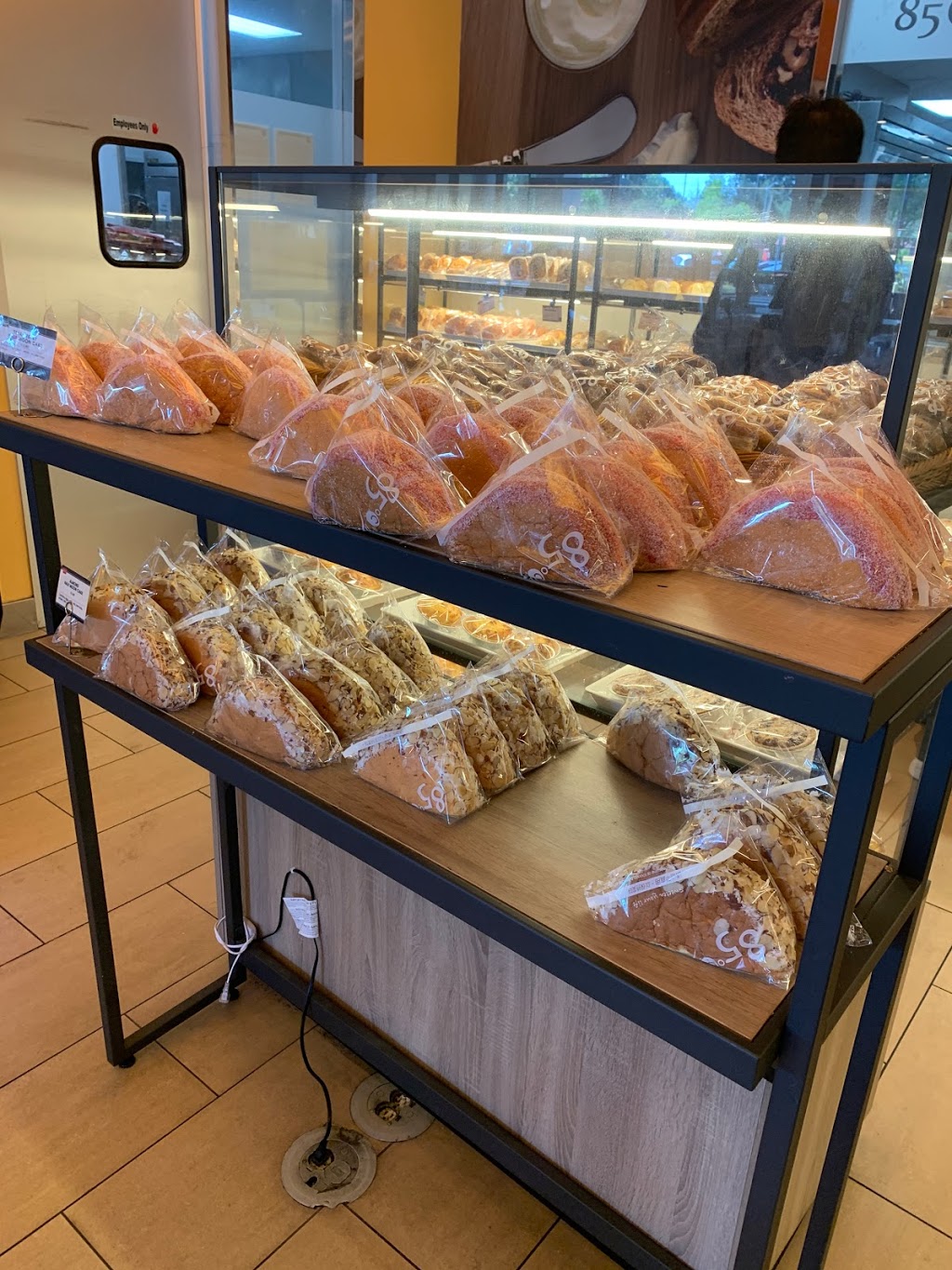 85°C Bakery Cafe - Newark | 35201-V, Newark Blvd, Newark, CA 94560, USA | Phone: (510) 796-8585