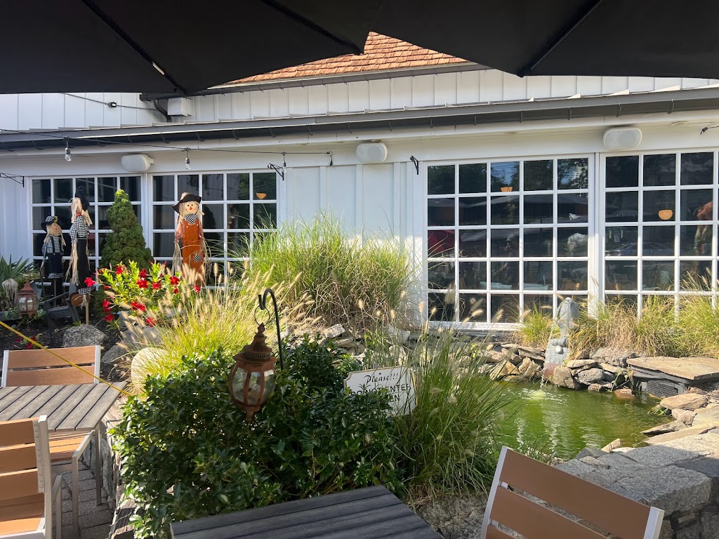 The Black Horse Tavern & Pub | 1 W Main St, Mendham Borough, NJ 07945, USA | Phone: (973) 543-7300