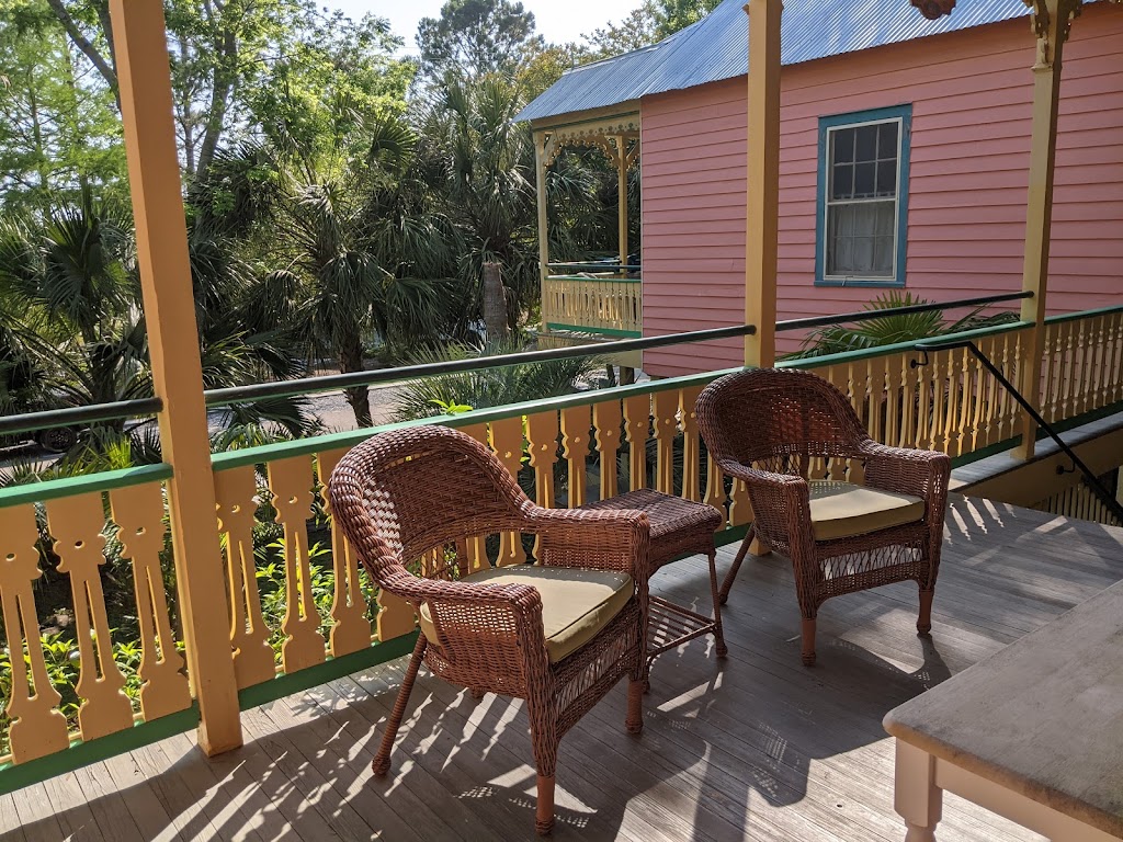 Mar Villa Guest House | 2013 Claiborne St, Mandeville, LA 70448, USA | Phone: (985) 626-5975