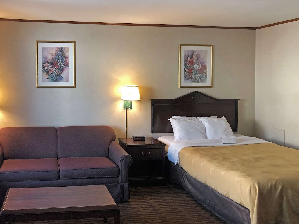 Quality Inn & Suites Skyways | 147 N Dupont Hwy, New Castle, DE 19720, USA | Phone: (302) 328-6666