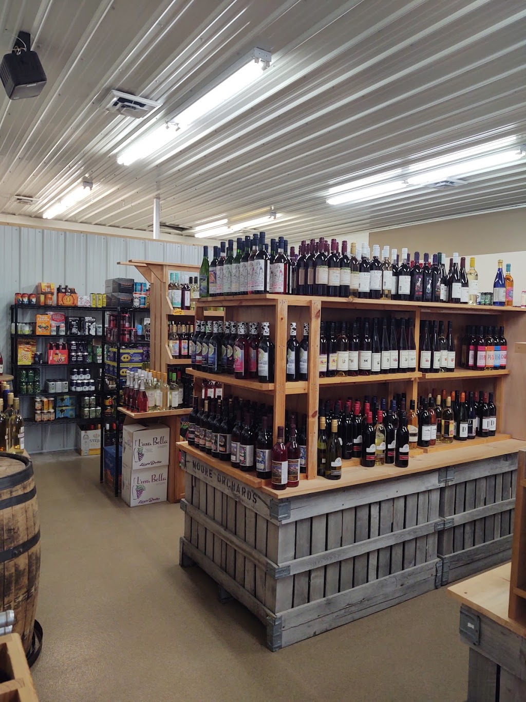 Halls Wine-R-We & Country Market | 1430 W McPherson Hwy, Clyde, OH 43410, USA | Phone: (419) 547-4255