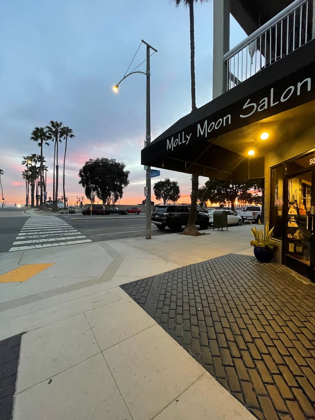 Molly Moon Salon | 5039 E Ocean Blvd, Long Beach, CA 90803, USA | Phone: (562) 439-7706