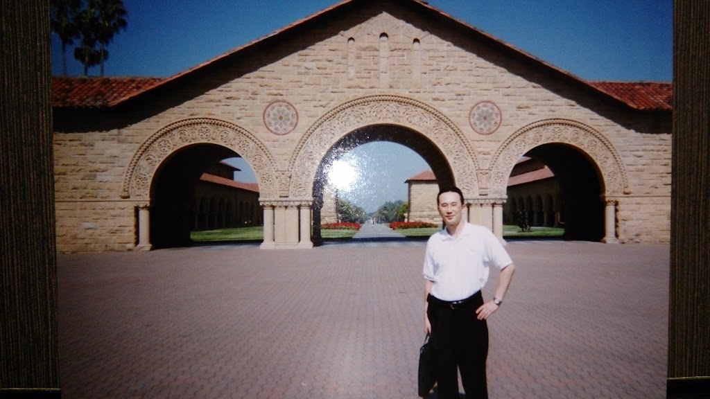 Virtual Human Interaction Lab | McClatchy Hall, Room 411. Department of Communication 2050, Stanford Recycling Office, Stanford, CA 94305, USA | Phone: (650) 736-8848