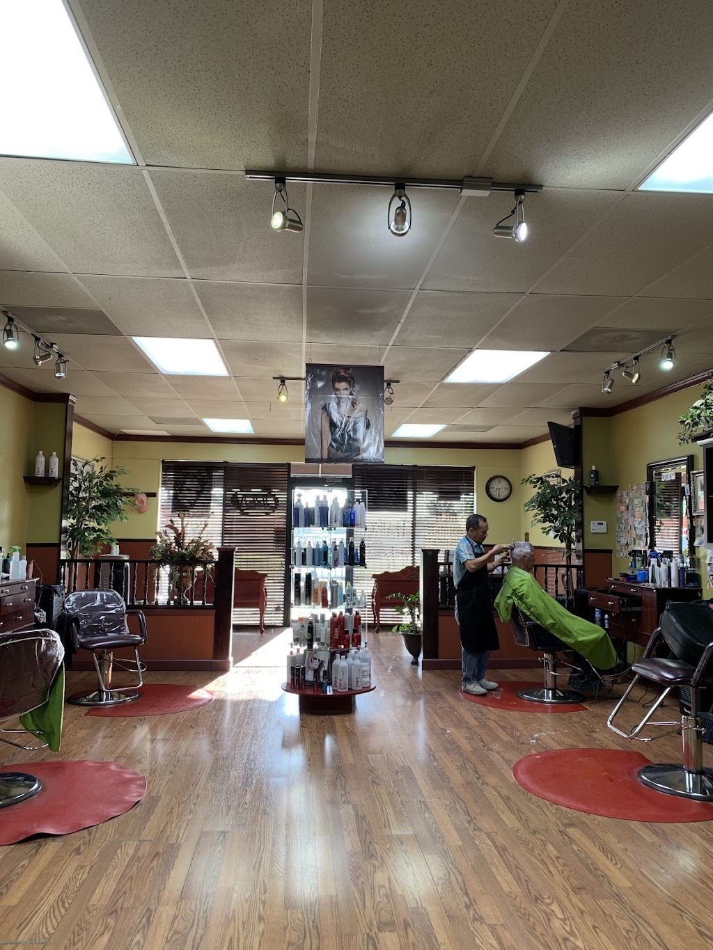 Rock Barber & Beauty Salon | 2766 Belle Chasse Hwy, Gretna, LA 70056, USA | Phone: (504) 393-4199