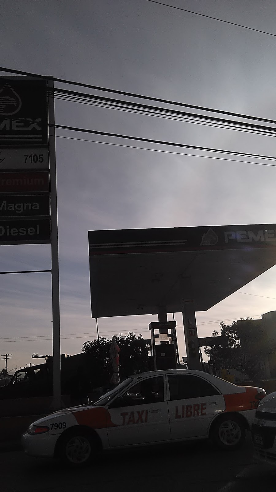 Gas station La 10 | Av. Murua Martínez 4309, Fernandez, 22464 Tijuana, B.C., Mexico | Phone: 664 607 6633