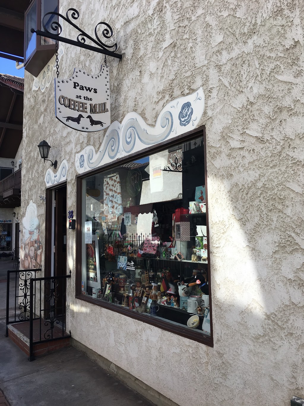 Paws at the Coffee Mill | 7561 Center Ave SPC 38, Huntington Beach, CA 92647, USA | Phone: (714) 898-5111
