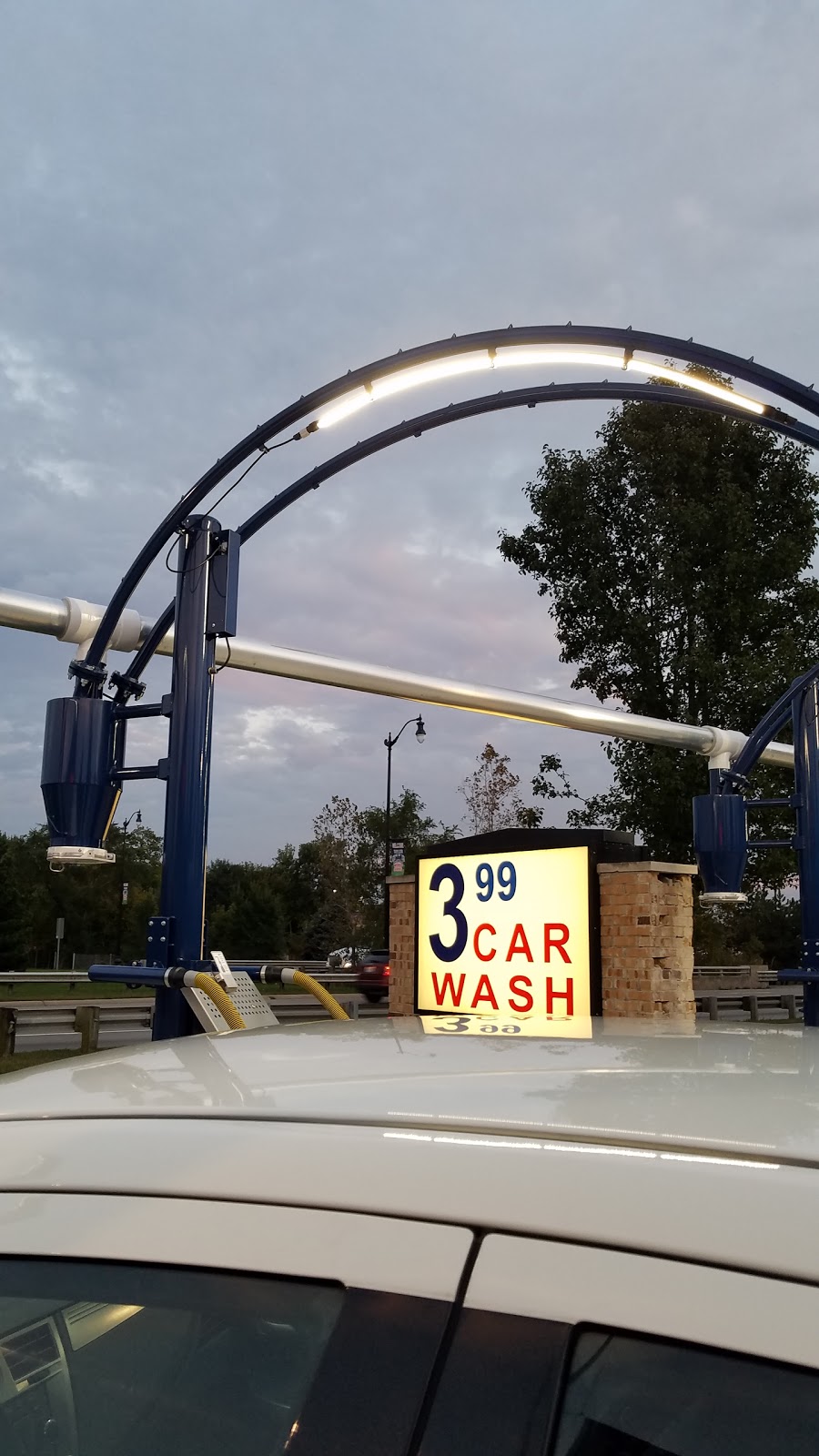 Dales Car Wash | 14560 Telegraph Rd, Taylor, MI 48180, USA | Phone: (734) 947-4005