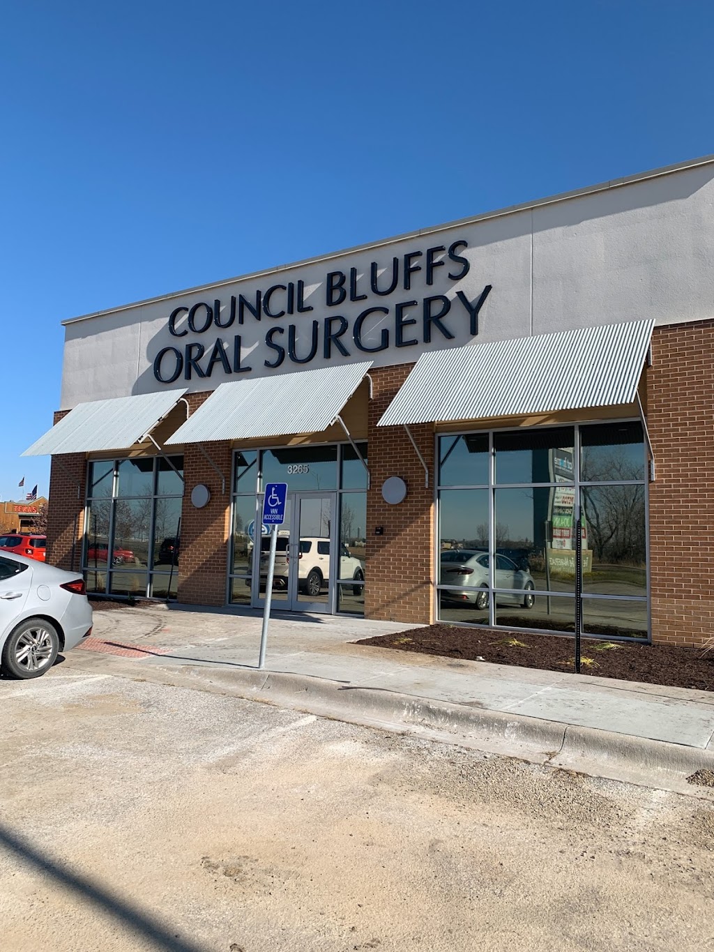 Council Bluffs Oral Surgery | 3265 S 24th St, Council Bluffs, IA 51501, USA | Phone: (402) 267-9368