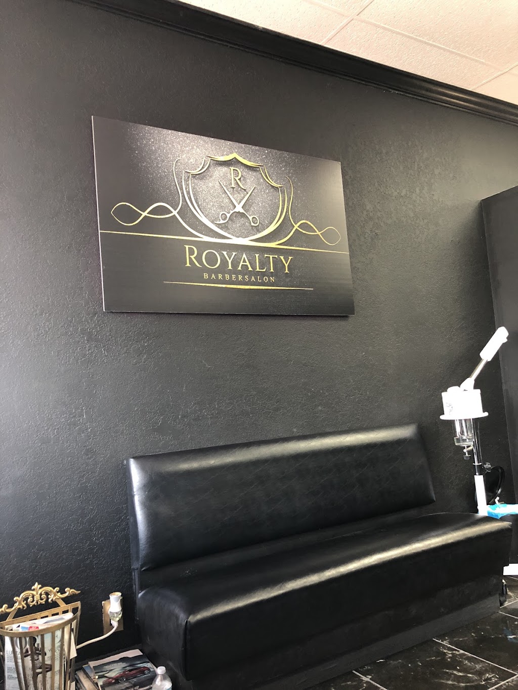 Royalty Barber Salon | 2133 Stirling Rd, Fort Lauderdale, FL 33312, USA | Phone: (754) 400-9049