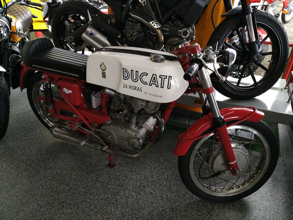 Star Twin Motors BV | Kanaal Zuid 484, 7371 GL Loenen, Netherlands | Phone: 055 505 1329