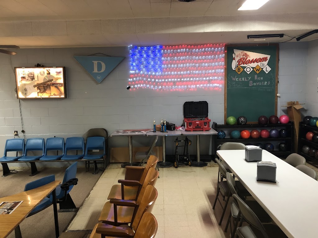 Blossom City Bowl | 1019 Veterans St, Red Bud, IL 62278, USA | Phone: (618) 612-7746
