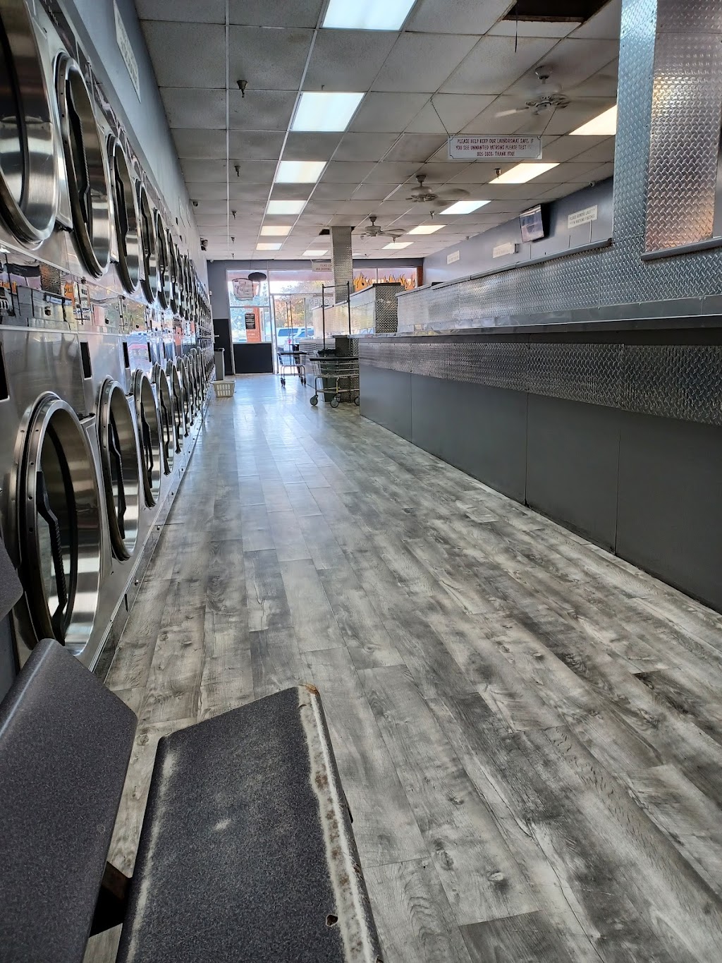 Launderland Coin-Op Laundromat + Wash & Fold Laundry Co. | 1907 N Dinuba Blvd, Visalia, CA 93292, USA | Phone: (559) 805-3303