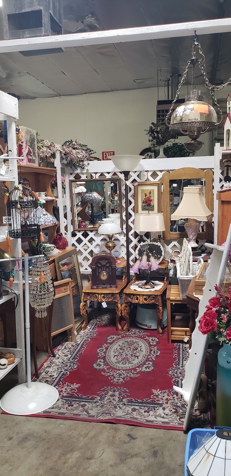 Beebes PASTIMES ANTIQUE MALL | 10180 I Ave, Hesperia, CA 92345, USA | Phone: (760) 948-3433