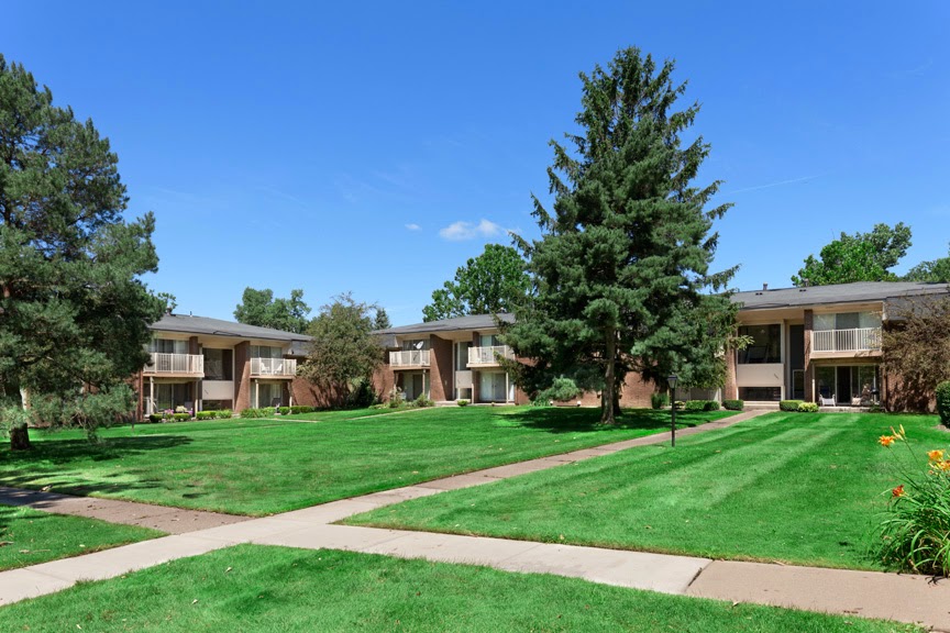 Kensington Manor Apartments | 33203 N Manor Dr, Farmington, MI 48336, USA | Phone: (248) 847-1749