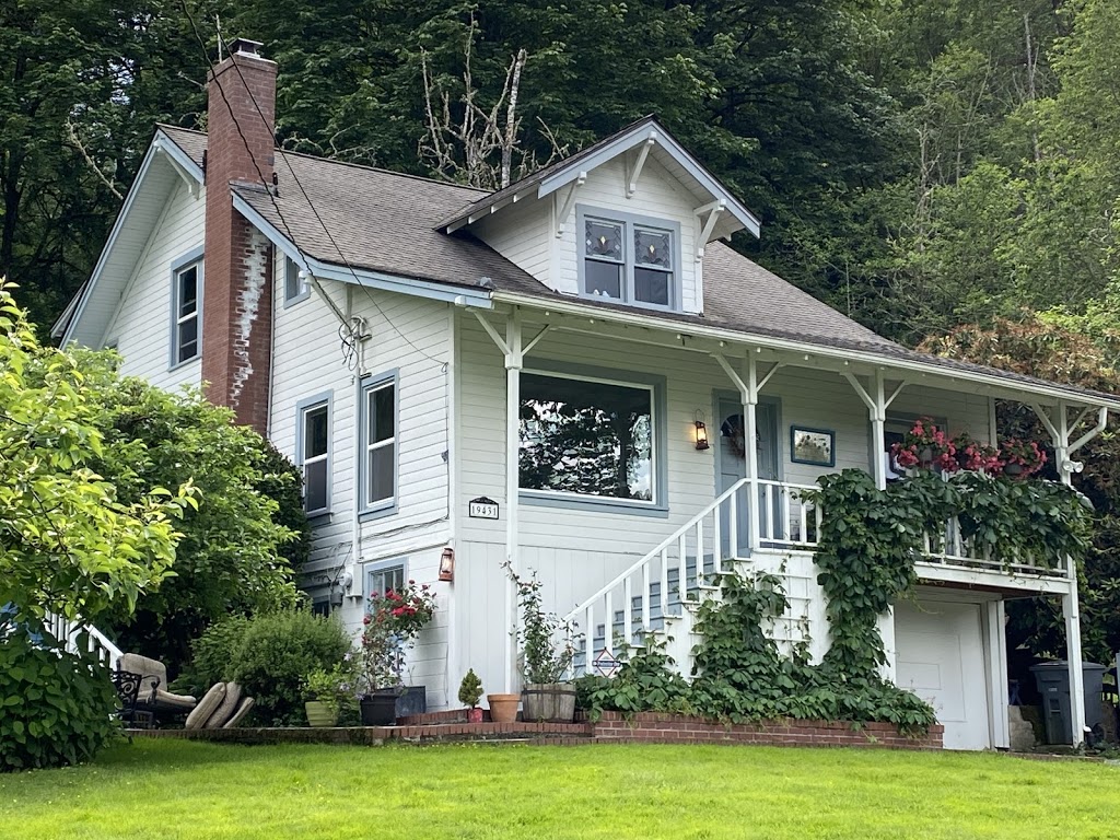 Happy Valley Farmhouse | 19431 NE 50th St, Sammamish, WA 98074, USA | Phone: (425) 533-6518