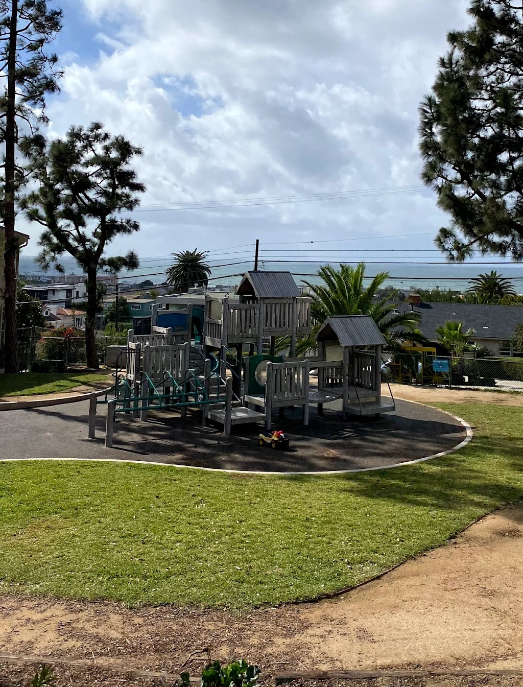 Fort Lots-o-Fun Park | 1102 6th St, Hermosa Beach, CA 90254, USA | Phone: (310) 318-0239