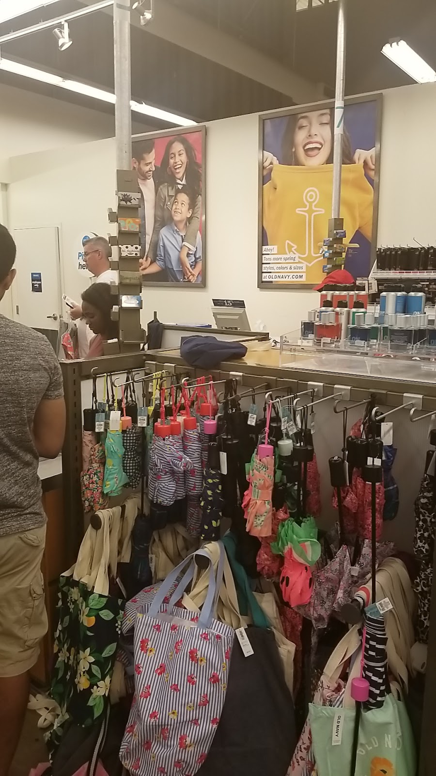 Old Navy Outlet | 3000 Grapevine Mills Pkwy Space #245, Grapevine, TX 76051, USA | Phone: (972) 355-3111