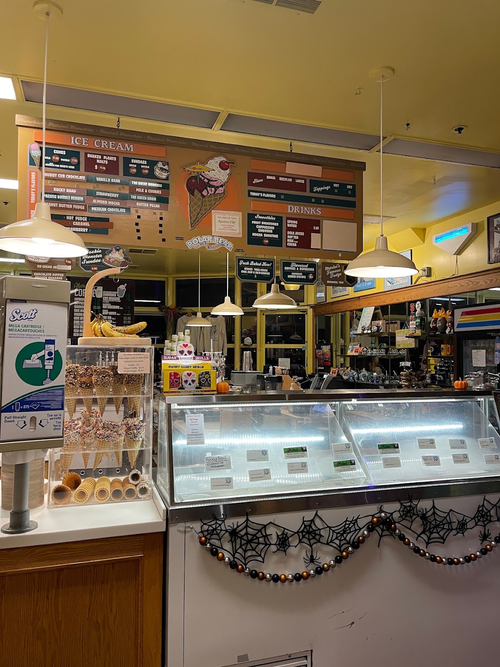 Marinis Candies | 55 Municipal Wharf, Santa Cruz, CA 95060, USA | Phone: (831) 425-7341