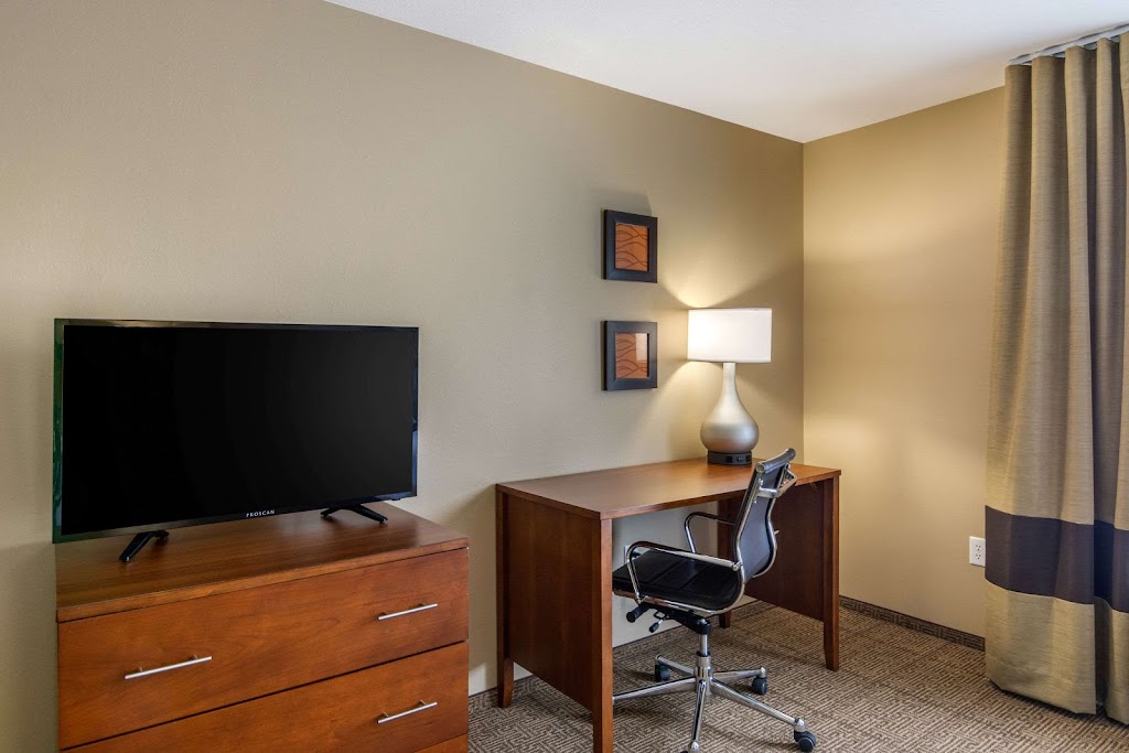 Comfort Inn South Chesterfield - Colonial Heights | 15720 Woods Edge Rd, Colonial Heights, VA 23834, USA | Phone: (804) 214-3372