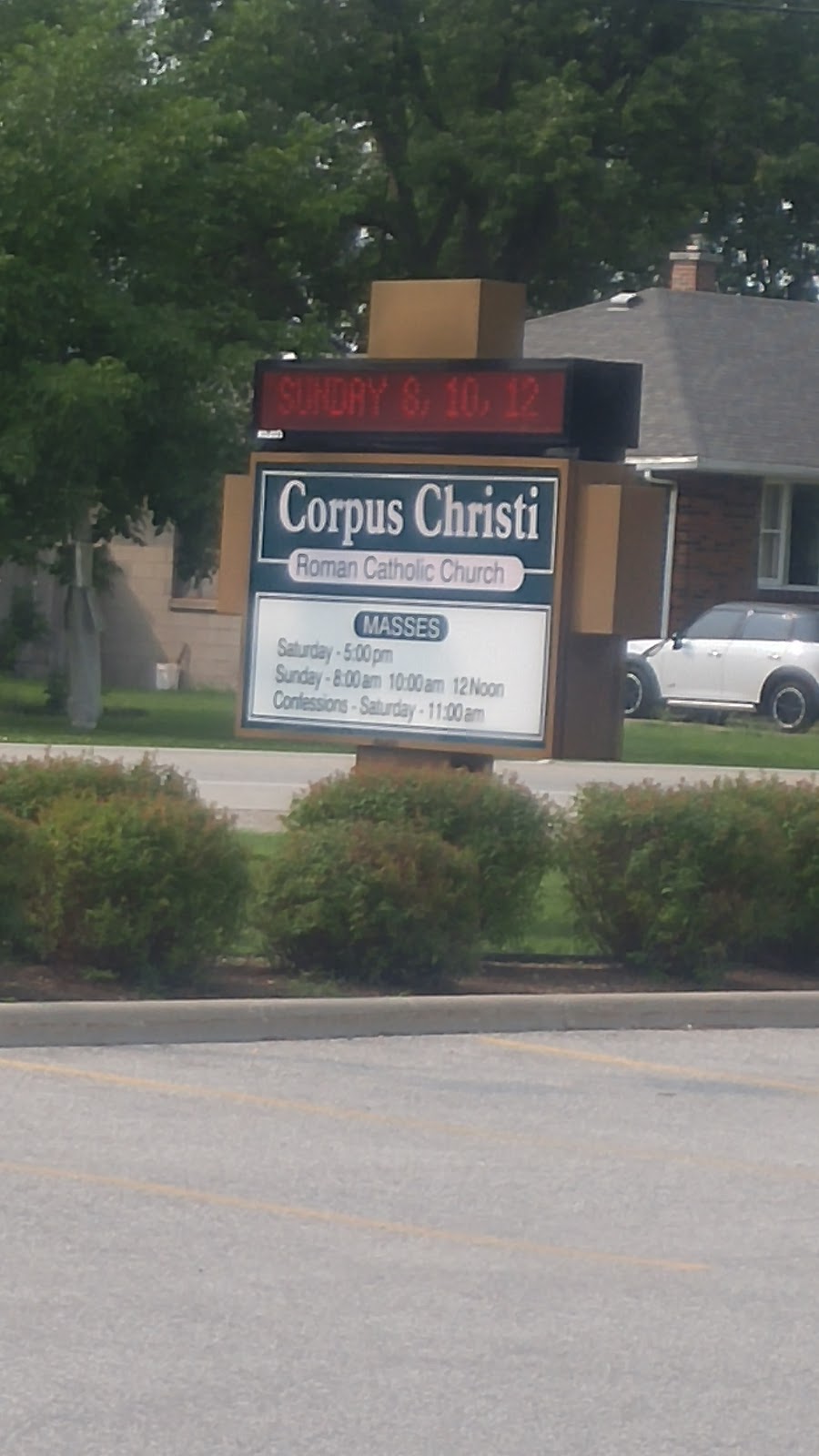 Corpus Christi Church | 1400 Cabana Rd W, Windsor, ON N9G 1C4, Canada | Phone: (519) 969-5292