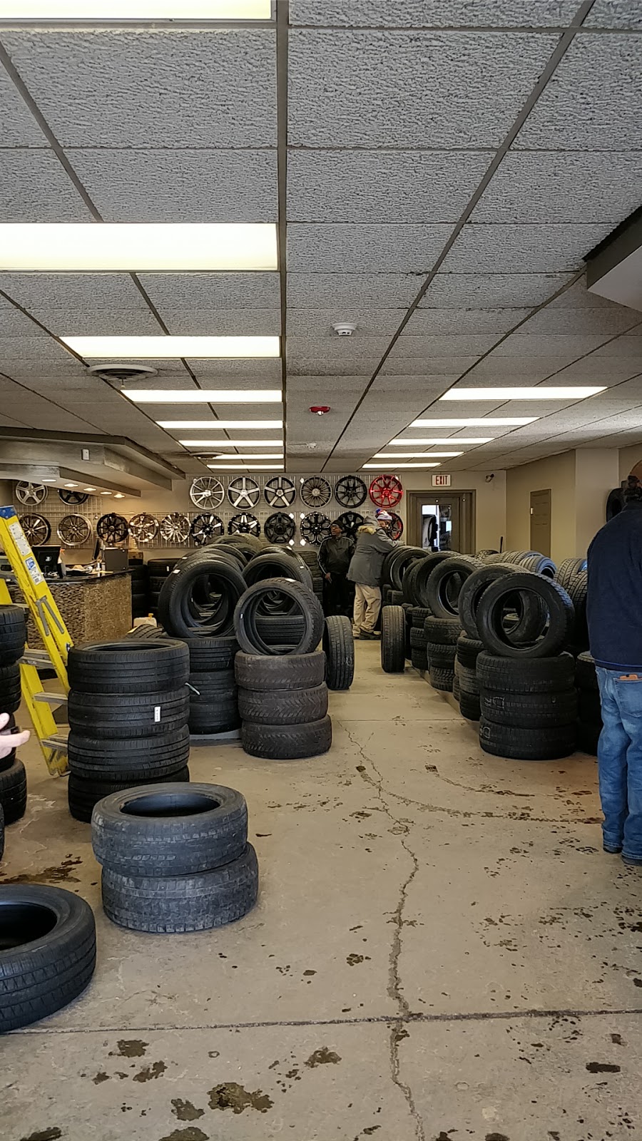 Fox Tire | 1035 William St, Buffalo, NY 14206, USA | Phone: (716) 856-1696