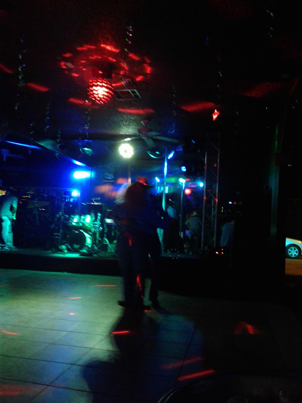 El Mexico Night Club | 2726 S Elm Ave, Fresno, CA 93706, USA | Phone: (559) 304-5566