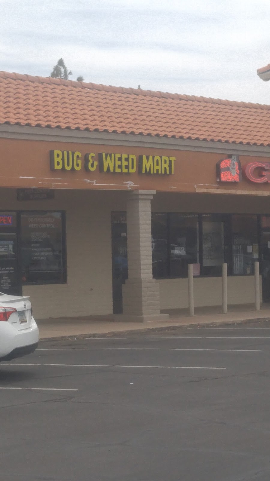 Bug & Weed Mart Mesa | 1356 S Gilbert Rd, Mesa, AZ 85204, USA | Phone: (480) 497-0535