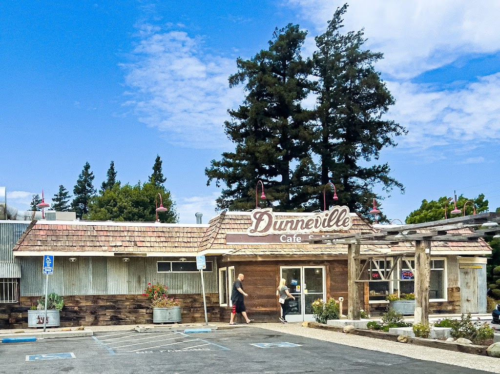 Dunneville Market & Kitchen | 5970 San Felipe Rd, Hollister, CA 95023, USA | Phone: (831) 637-9191