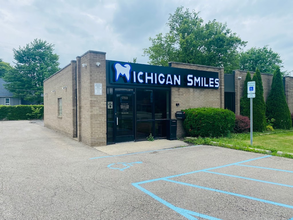 Dr. Ruaa Waely - Michigan Smiles Family Dental | 1769 Inkster Rd, Garden City, MI 48135, USA | Phone: (734) 421-4150