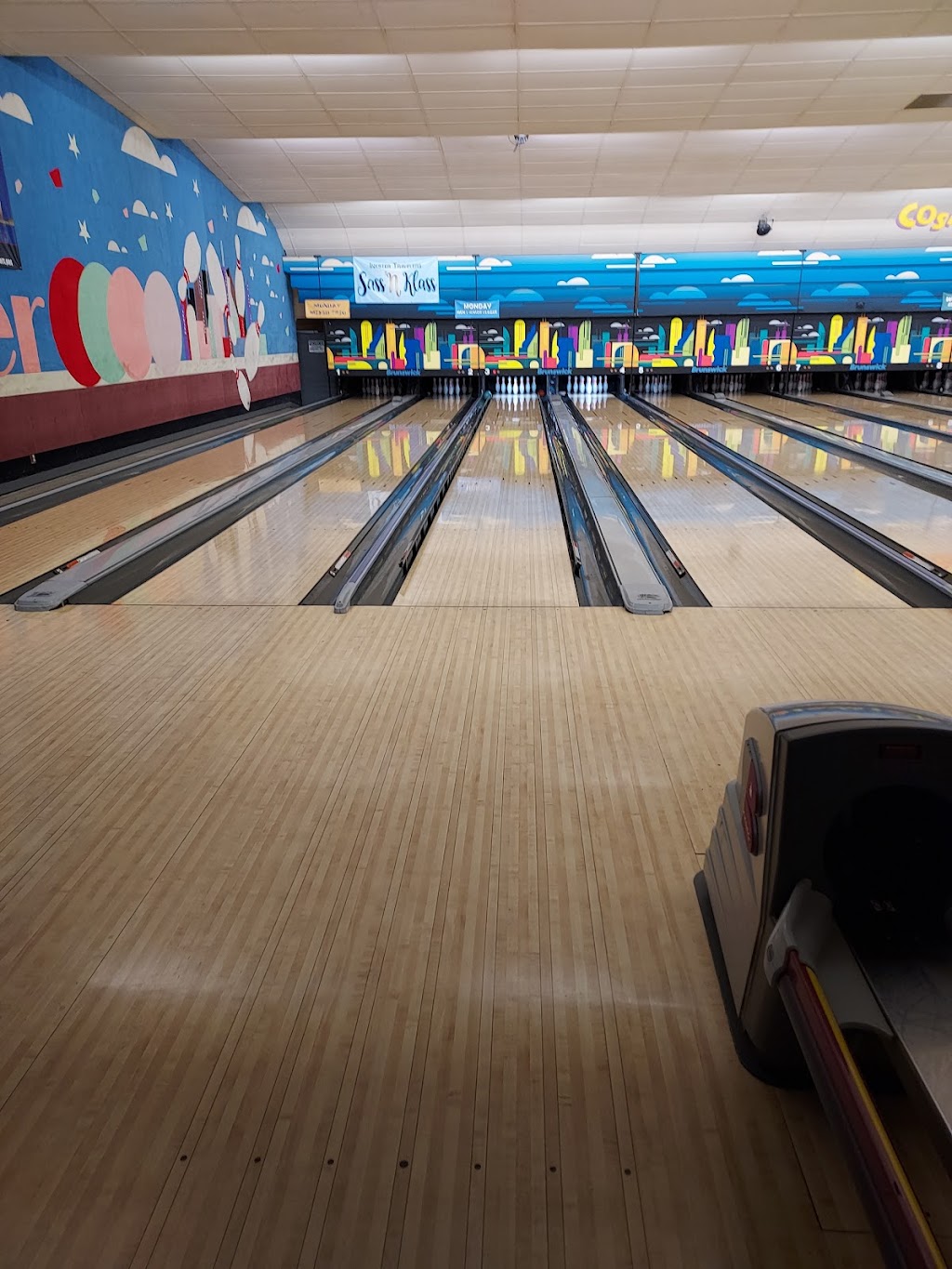 Mayflower Lanes | 26600 Plymouth Rd, Redford Charter Twp, MI 48239, USA | Phone: (313) 937-8420